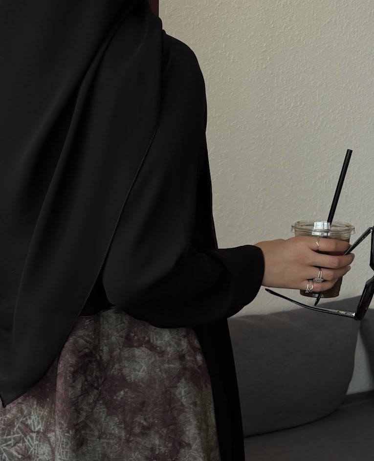 قماش الكريب الأسود مع قماش لينن فيسكوس الملون - الصورة 4