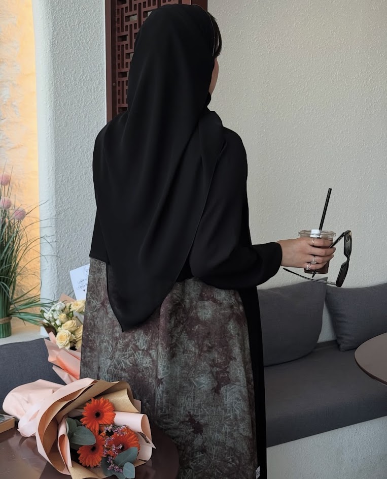 قماش الكريب الأسود مع قماش لينن فيسكوس الملون - الصورة 5